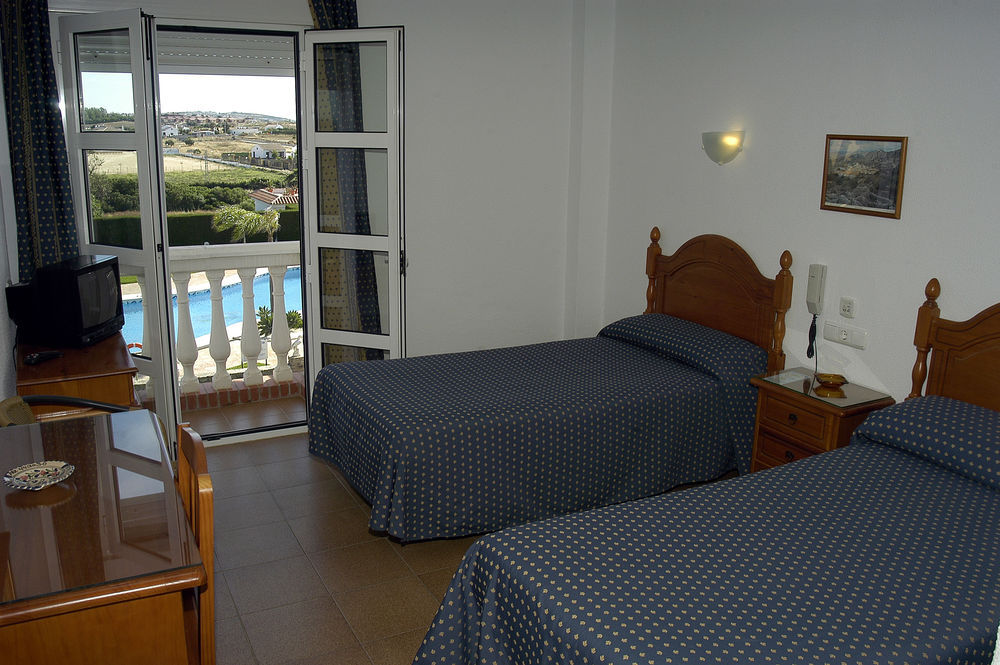 Hotel Diufain Conil De La Frontera Rom bilde